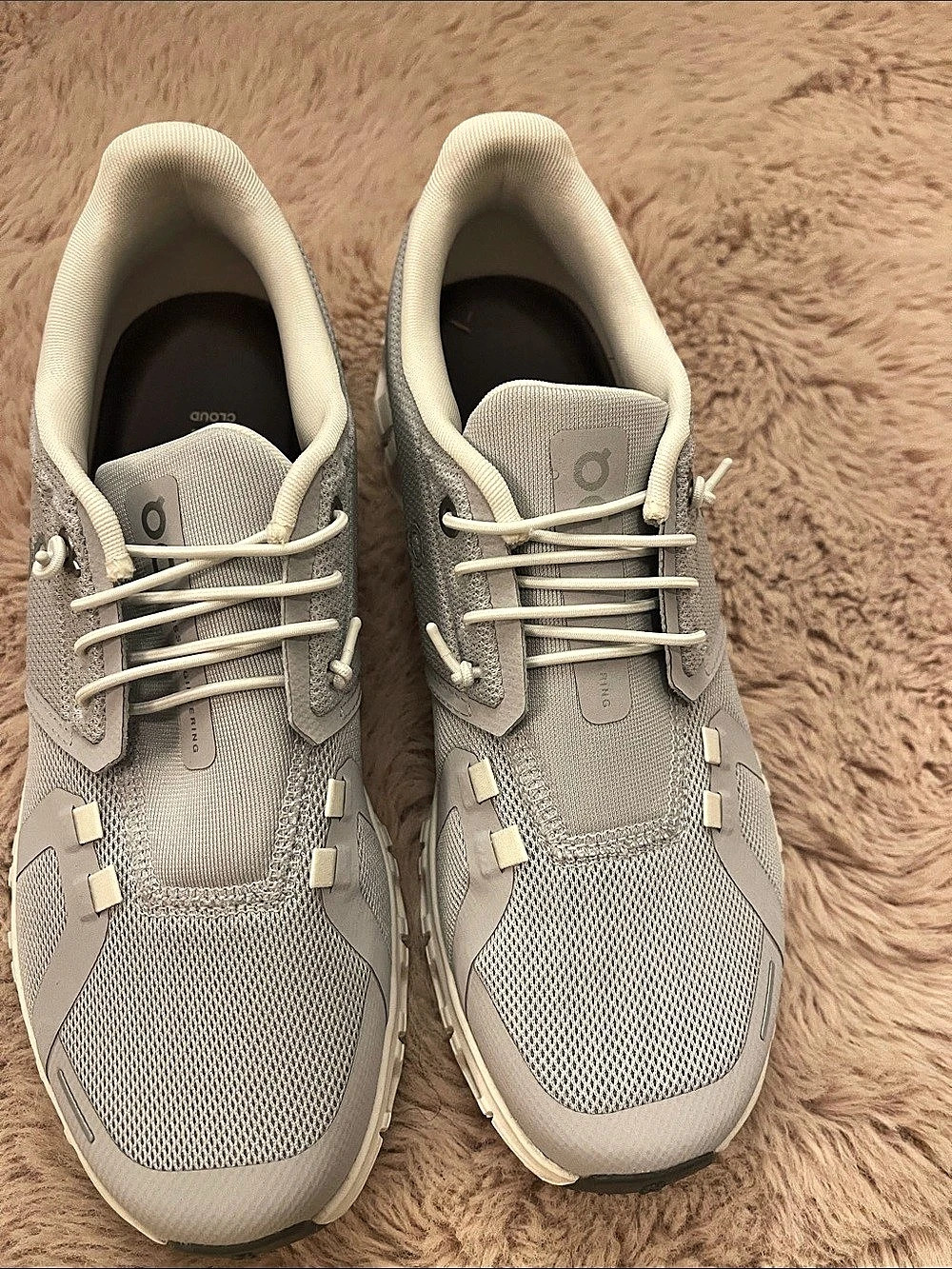On Cloud 6 Walking Shoes Gray & White US 7.5